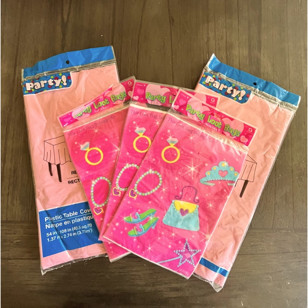PRINCESS PARTY LOOT BAGS AND TABLE CLOTH